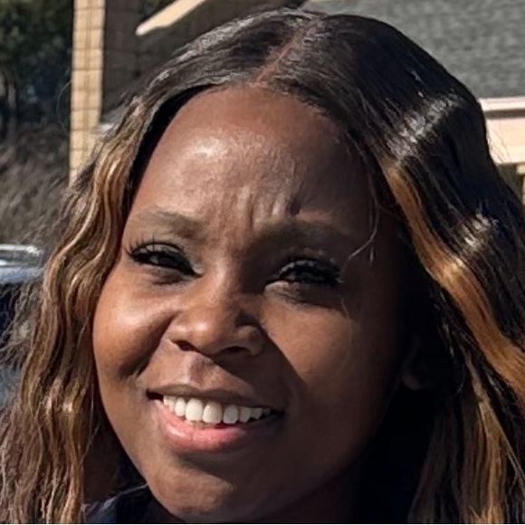 Lace wig - Picture 2 of 2